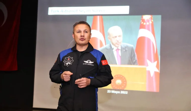 İlk Türk Astronot Alper Gezeravcı, Sakarya’da öğrencilerle buluştu