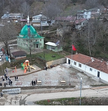 İnegöl Belediyesi’nden İclaliye Mahallesinde Meydan Düzenlemesi