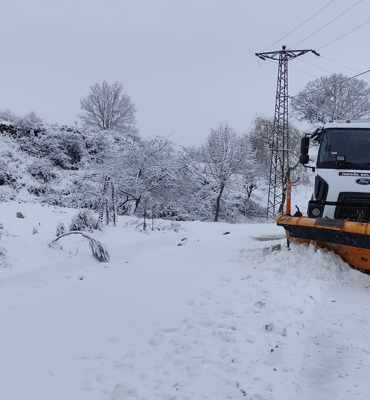 İnegöl’de karla mücadele çalışmaları sürüyor