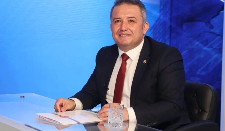 İsa Mesih Şahin AK Parti’ye Katılıyor