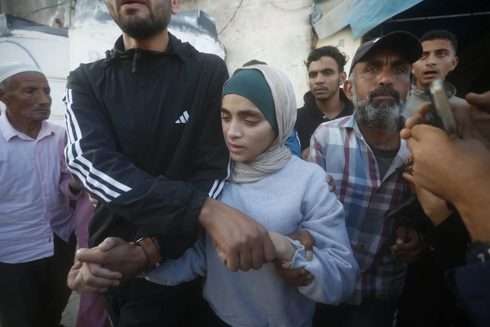 İsrail'in Gazze'den alıkoyduğu Filistinlilerden bir grup daha serbest bırakıldı