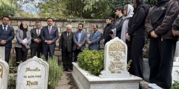 İstanbul'da 24 Kasım Öğretmenler Günü kapsamında eğitimci, şair ve yazarlar kabirleri başında anıldı