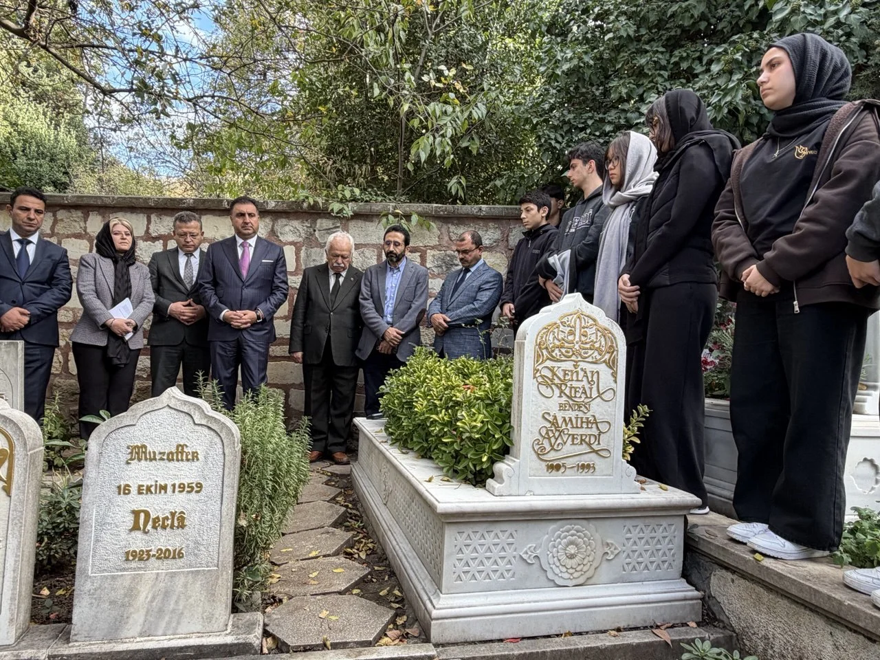 İstanbul'da 24 Kasım Öğretmenler Günü kapsamında eğitimci, şair ve yazarlar kabirleri başında anıldı