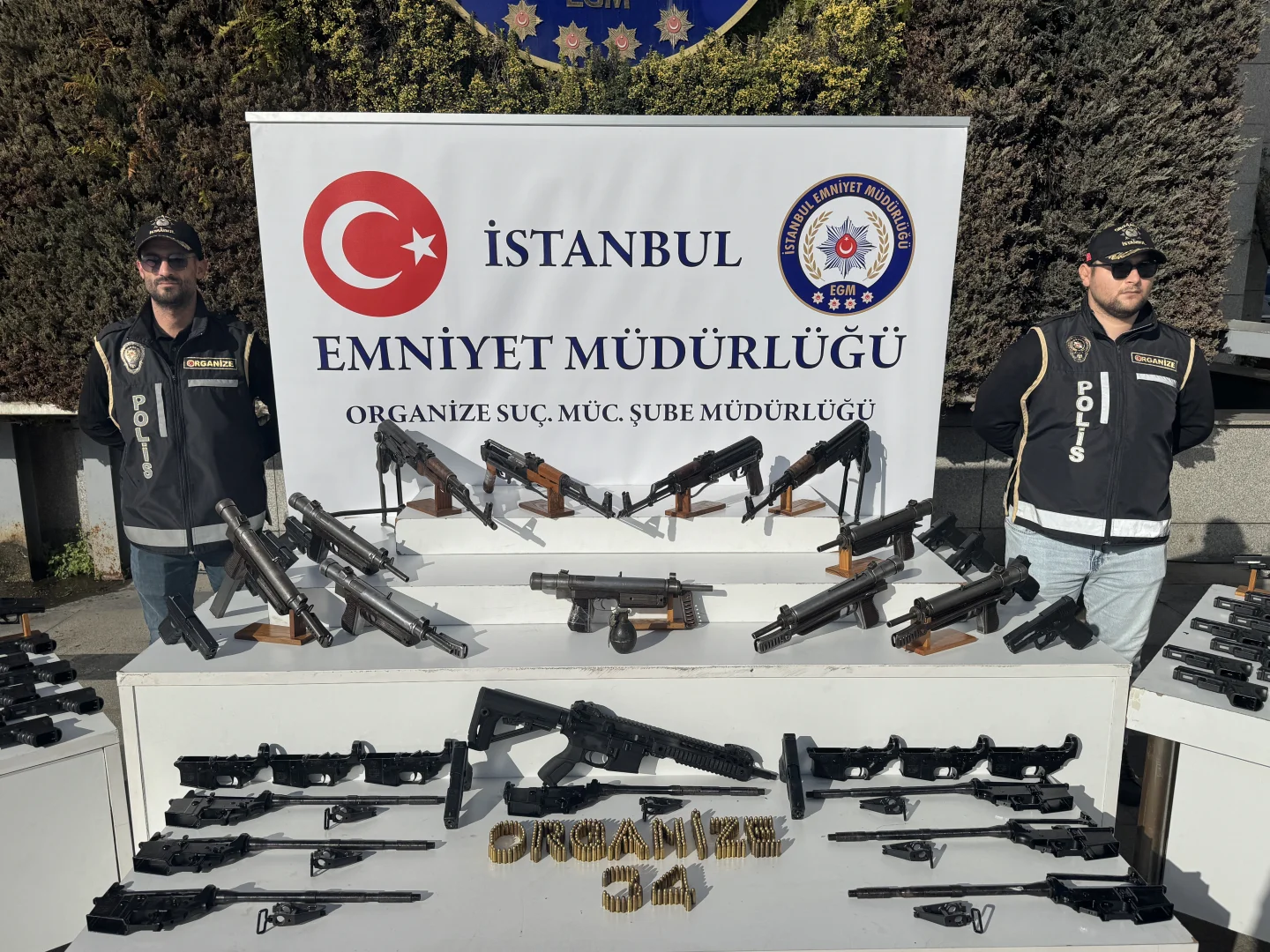 İstanbul'da suç örgütlerine yönelik operasyonlarda yakalanan 81 zanlı tutuklandı