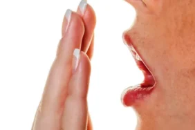 İşte ağız kokusuna yol açan 6 neden