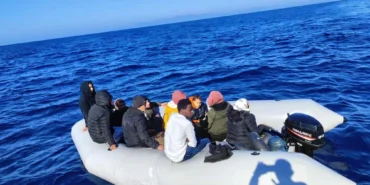 İzmir açıklarında 32 düzensiz göçmen kurtarıldı