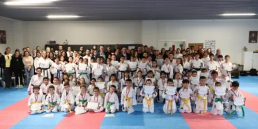 İzmir Aliağa'da 75 sporcu yeni kuşağa sahip oldu