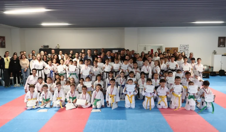 İzmir Aliağa'da 75 sporcu yeni kuşağa sahip oldu