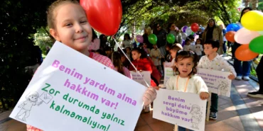 İzmir Bornova'da çocuklardan renkli etkinlik