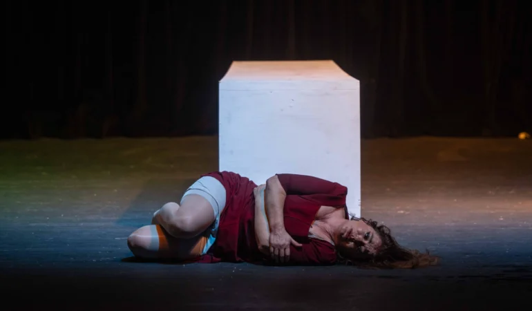 İzmir Bornova’da kadın mücadelesi sahneye taşındı