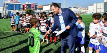 İzmir Bornova'da minikler Atatürk'ü turnuva ile andı