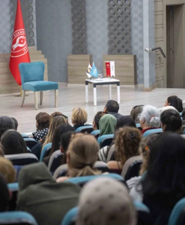 İzmir Bornova'da Prof. Dr. Üstün Dökmen ile ilham veren buluşma