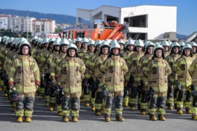 İzmir’de 139 yeni itfaiyeci göreve başladı