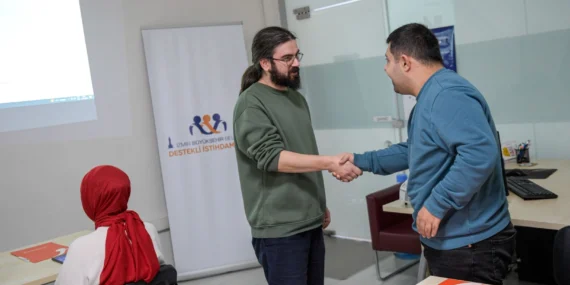 İzmir’de 53 engelli çalışma hayatına katıldı