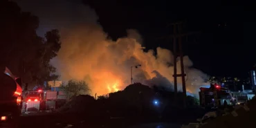 İzmir'de çöp depolama alanında çıkan yangına müdahale ediliyor