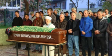 İzmir'de evinde çıkan yangında kedileriyle ölen kadının cenazesi defnedildi