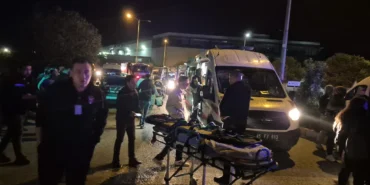 İzmir'de iki işçi servisinin çarpıştığı kazada 13 kişi yaralandı