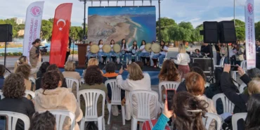 İzmir’de kadınlardan ''Buradayım, iyiyim'' mesajı