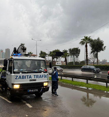 İzmir’de kuvvetli yağışa karşı tüm birimler sahada teyakkuza geçti