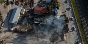 İzmir'de şantiyede çıkan yangında konteynerler zarar gördü