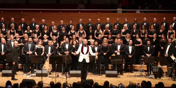 İzmir’de “Sonbahar Şarkıları” Konseri Büyük Beğeni Topladı