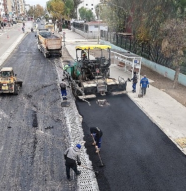 İzmir’de ulaşımı rahatlatan asfalt atağı