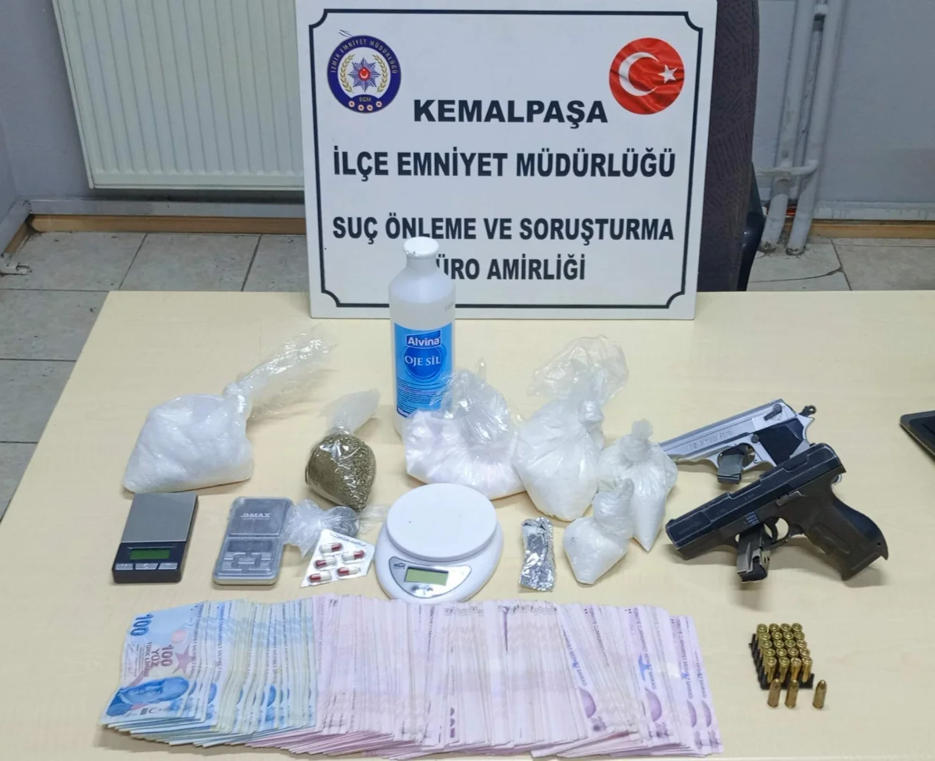 İzmir’deki uyuşturucu operasyonunda 2 kişi tutuklandı