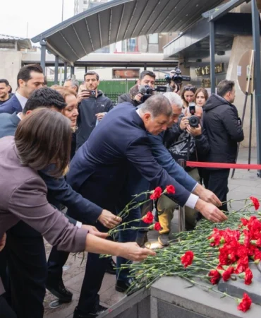 İzmir’in şehitleri Fethi Sekin ve Musa Can unutulmadı