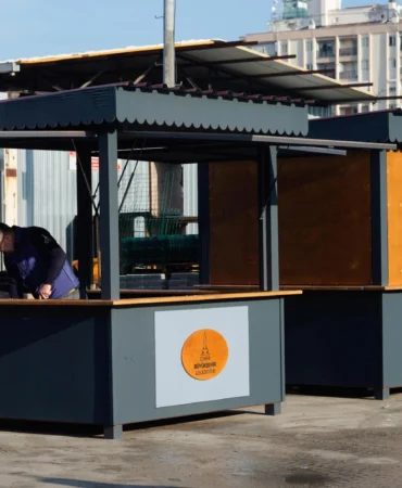 İzmir Karşıyaka'da mısır ve kestane tezgâhları yenilendi