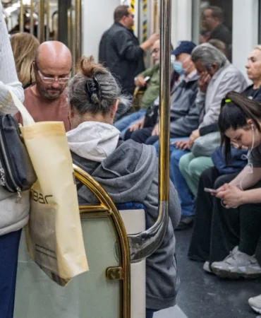 İzmir Metrosu’nda Artık Kesintisiz İnternet ve Telefon İmkanı