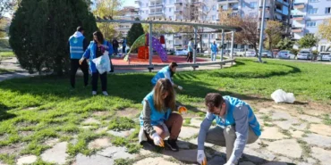 İzmirli gönüllülerden doğa temizliği