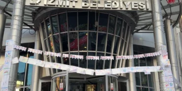 İzmit'te çocukların eserleri belediyede, mutlulukları ekranda