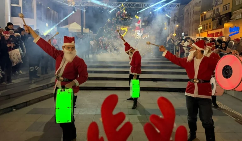 İzmit’te Yılbaşı Etkinlikleri Büyük İlgi Gördü