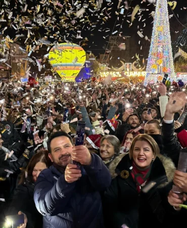 İzmitliler 2026’ya Belsa Meydanı'nda ‘merhaba’ dedi