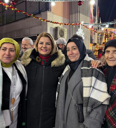 İzmitliler 2026'yı Belsa Meydanı'nda karşıladı