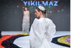 if-wedding-fashion-izmirde-sessiz-asalet-podyuma-tasindi-klQTLDDh.jpg