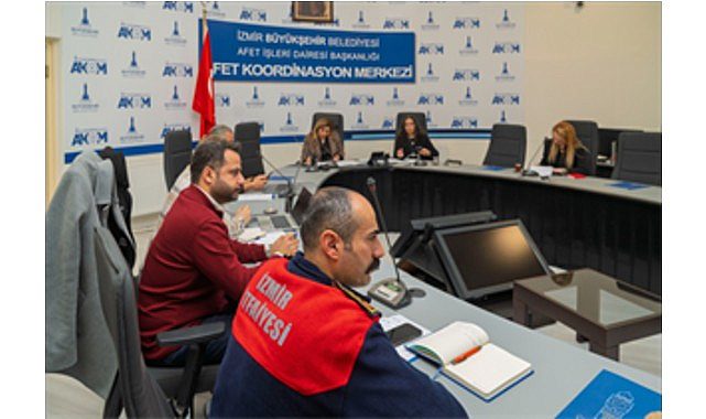izmirde-yagis-sonrasi-hasar-tespit-ve-mudahale-calismalari-devam-ediyor-RLEeplTP.jpg