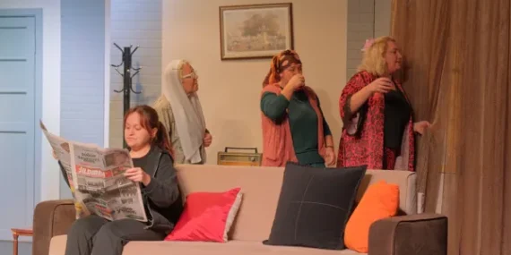 “Kadın Sığınağı” oyunu seyirciyle buluştu