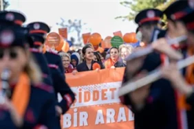 Kadına şiddete karşı “turuncu” yürüyüş