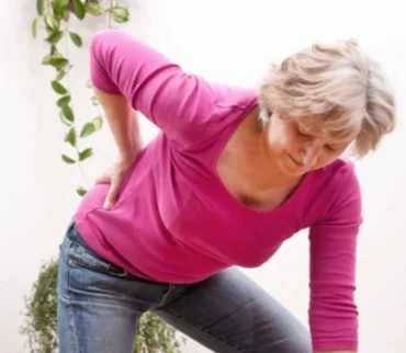 Kadınlarda yük taşımaya bağlı bel fıtığı riski artıyor