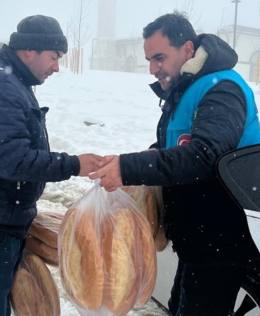 Kahta Belediyesi’nden sıcak yemek ve ekmek seferberliği