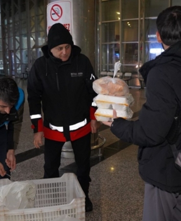Kahta Belediyesi’nden zor kış şartlarında vatandaşlara sıcak yemek desteği