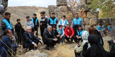 Kahta ve Sincik’te gençler ‘Sonbaharın Renkleri Doğa Yürüyüşü’nde buluştu