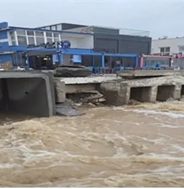 Karaburun, Çeşme ve Foça'da etkili olan yağışlar için ekipler seferber oldu