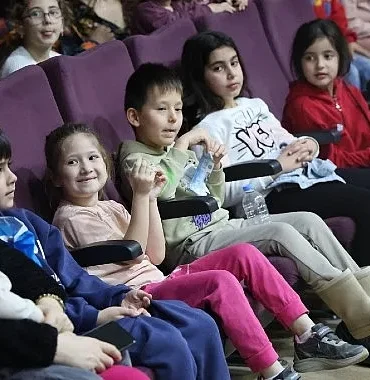 Kartepe’de Minik İzleyicilere Neşeli Bir Gün