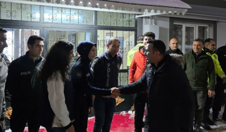 Kaymakam Algın, görev başındaki kamu personelinin yeni yılını kutladı