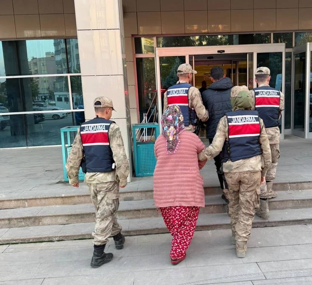 Kilis'te bir kişinin tüfekle öldürülmesine ilişkin karı koca tutuklandı