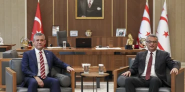 KKTC Cumhurbaşkanı Erhürman, CHP Genel Başkanı Özel'i kabul etti