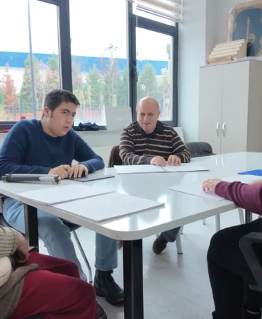 Kocaeli Çayırova’da görme engelli bireylere Kur’an-ı Kerim dersi