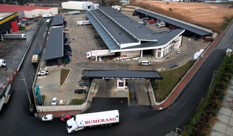 Kocaeli Çayırova’da hal binasına ulaşım asfaltla güçlendirildi